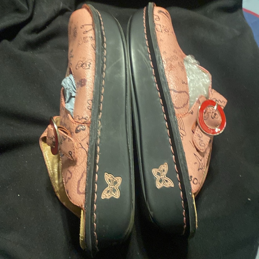 Alegría Sz 11/Eu 42 Pink/Black Graffiti w/ red buckle on side. Cute shoes. LOoK! - Picture 5 of 10